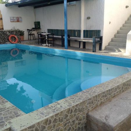 Rooms To Let Katerina & John'S เปริสซา ภายนอก รูปภาพ