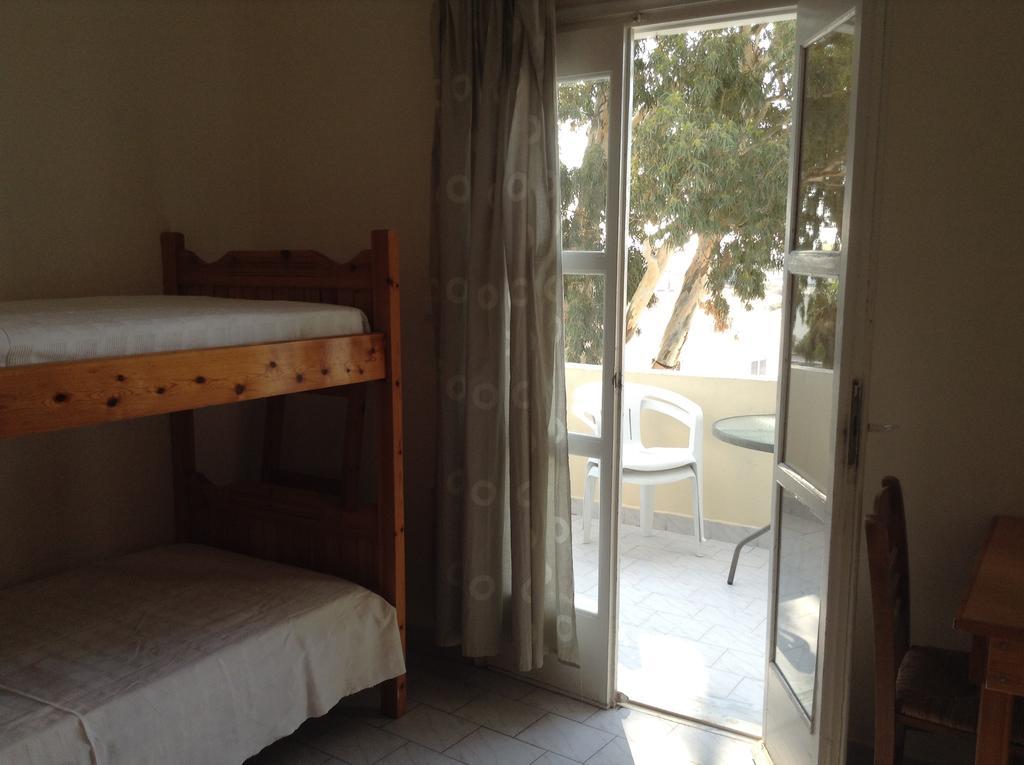 Rooms To Let Katerina & John'S เปริสซา ห้อง รูปภาพ