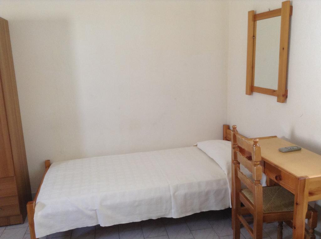 Rooms To Let Katerina & John'S เปริสซา ภายนอก รูปภาพ