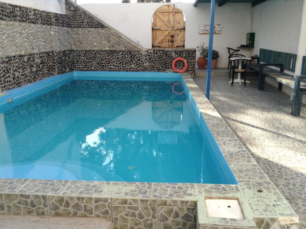 Rooms To Let Katerina & John'S เปริสซา ภายนอก รูปภาพ